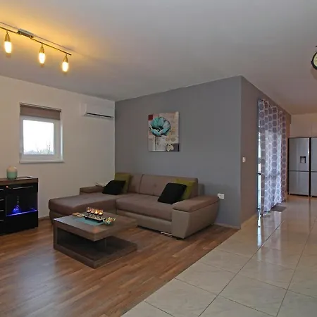 Casa de Férias Mimosa In Nedeščina